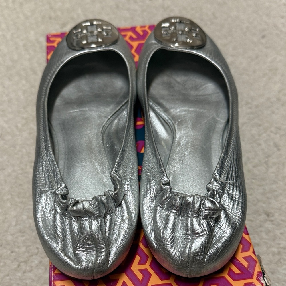 Tory Burch Metallic Silver Logo Ballet Flats - Picture 4 of 6